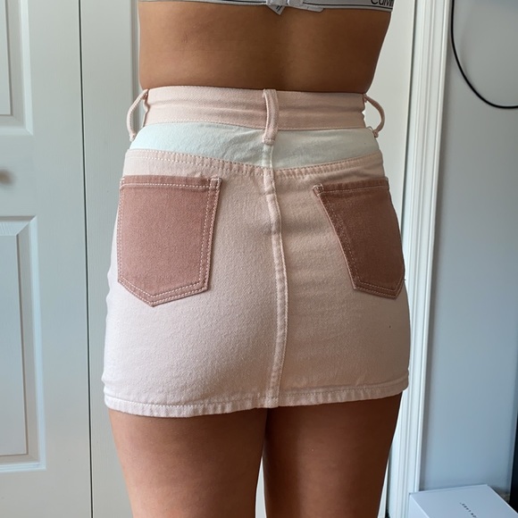 💰 3/$25. BUNDLE 💰 Super cute color block denim skirt - Picture 3 of 7